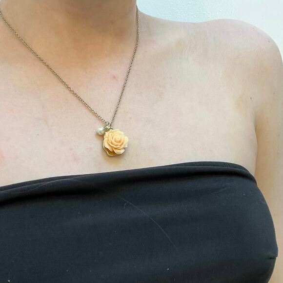 Claire’s Rose Charm Necklace Flower Faux Pearl Romantic Jewelry Cottagecore - Picture 2 of 10